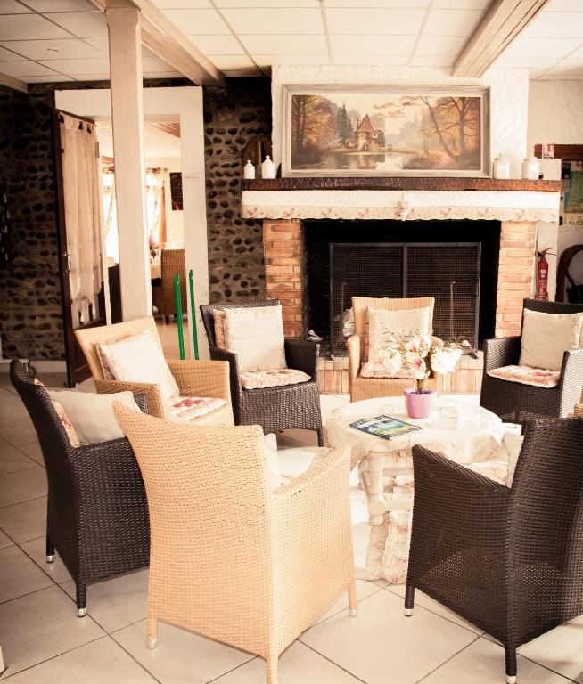 Au Feu De Bois Hotel Amou ภายนอก รูปภาพ