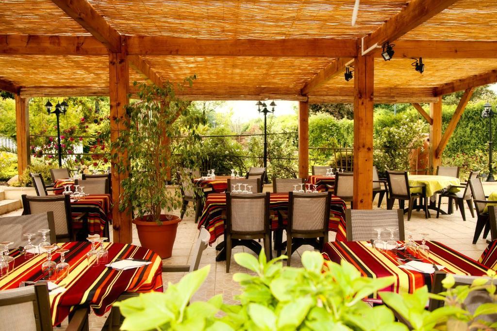 Au Feu De Bois Hotel Amou ภายนอก รูปภาพ