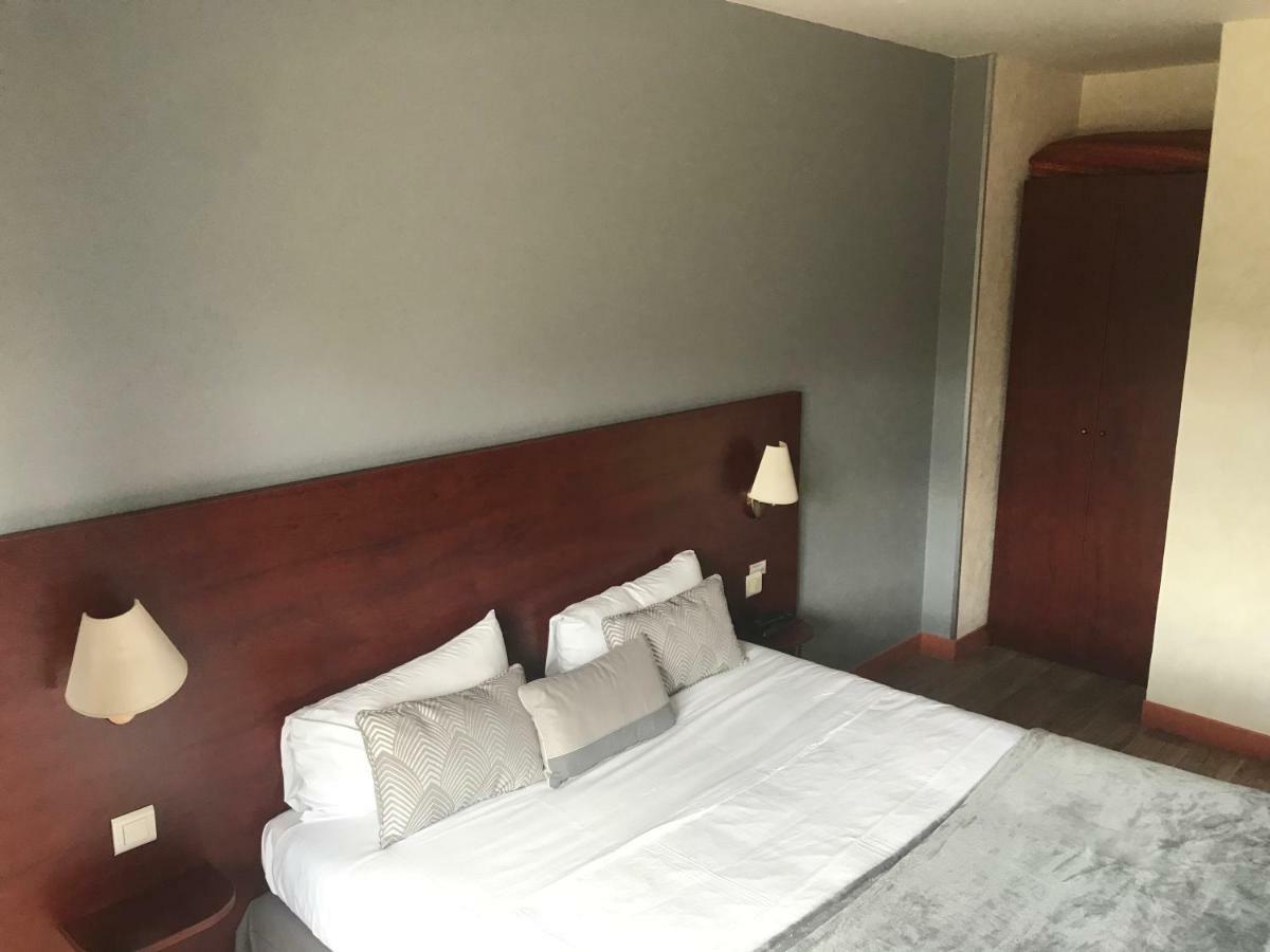 Au Feu De Bois Hotel Amou ภายนอก รูปภาพ